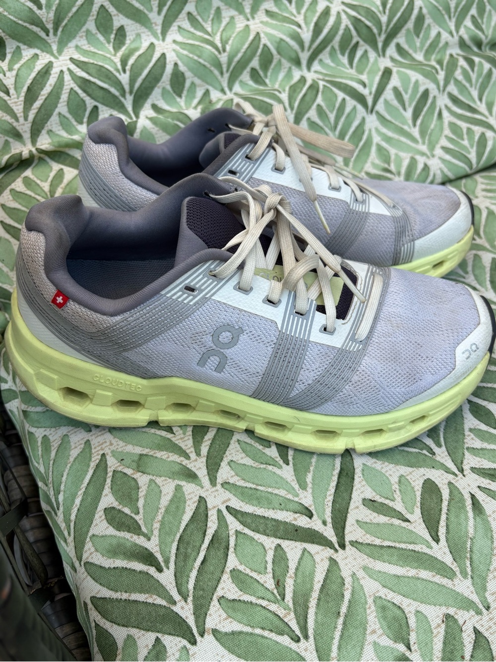 On Running CloudGo Sneakers - Size 8 Wide - Picture 8 of 9